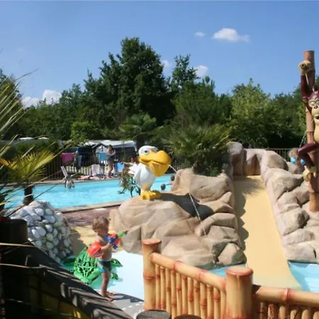Parque de Campismo Confortable Avec Animaux Admis - 4 Pers. - Api-1-52-2827 *